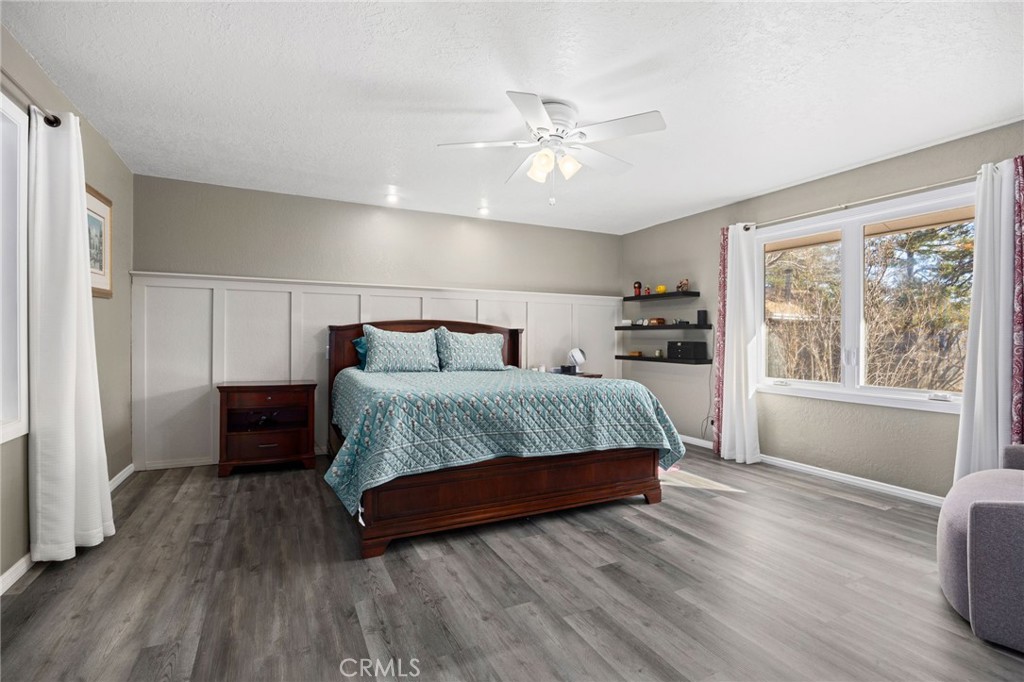 60206 Devils Ladder Road Mountain Center, CA 92561 - Photo 14 of 56 a bedroom with a large bed and a window