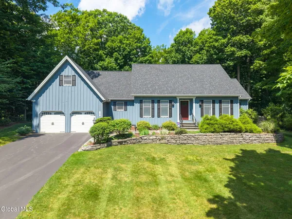 $529,900 | 107 Chancellor Drive, Guilderland, NY 12084