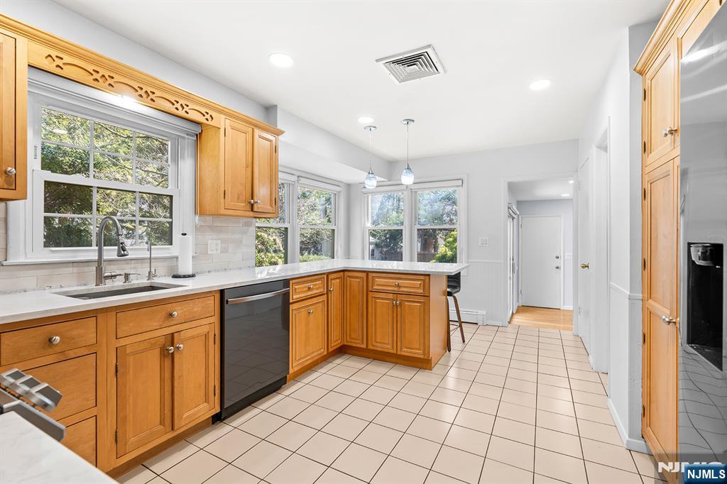 82 Van Horn Street Demarest, NJ 07627 - Photo 8 of 31