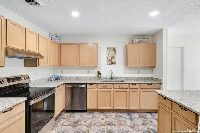 $2,150 | 10211 Windstone Creek, San Antonio, TX 78254