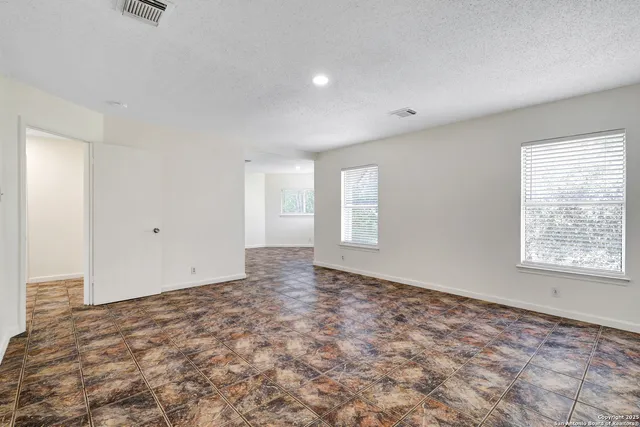 $2,150 | 10211 Windstone Creek, San Antonio, TX 78254