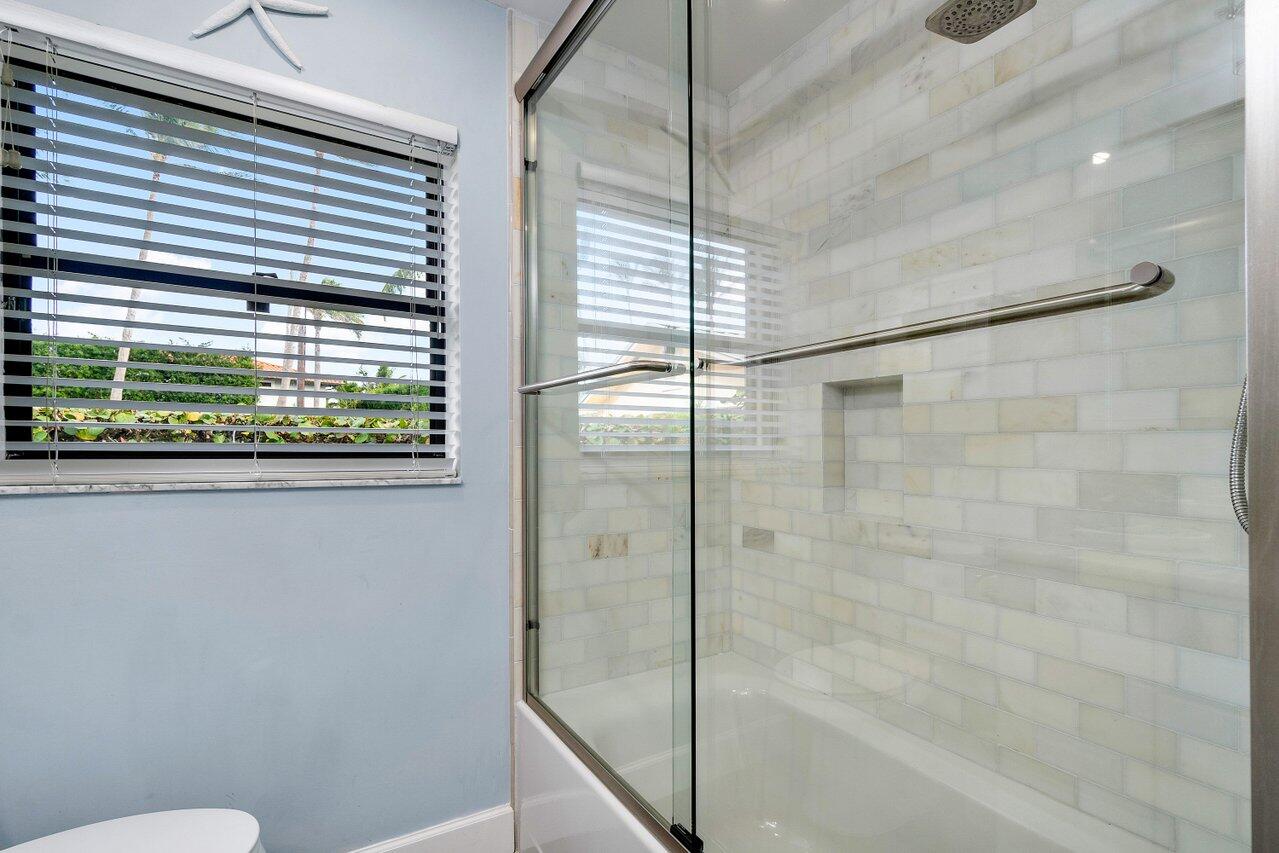 130 Riviera Drive Riviera Beach, FL 33404 - Photo 34 of 68 Bathroom 2