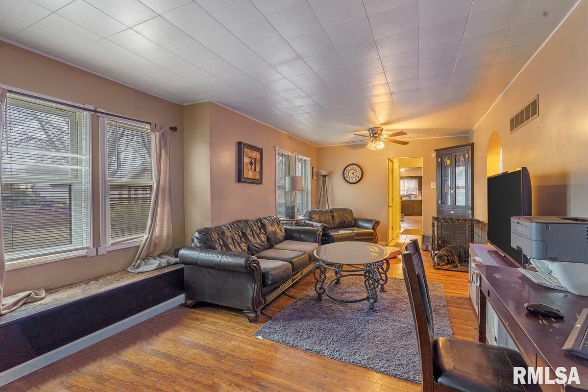 1644 East Cleveland Avenue Decatur, IL 62521 - Photo 3 of 23