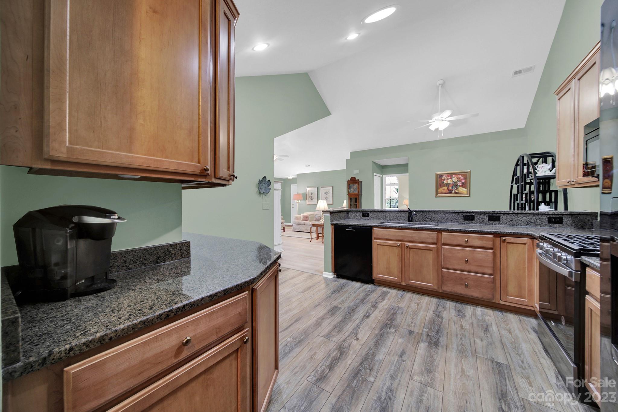 808 Ledgestone Court Tega Cay, SC 29708 - Photo 13 of 30 Gallery Image 13