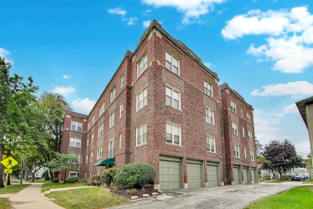 $1,930 | 600 North La Grange Road, Unit A2, La Grange Park, IL 60526