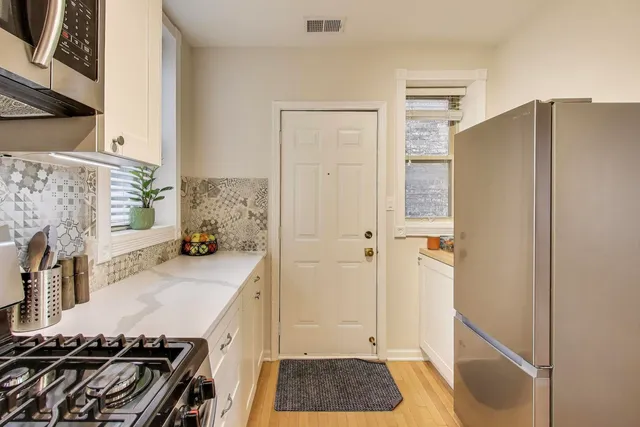 $1,930 | 600 North La Grange Road, Unit A2, La Grange Park, IL 60526