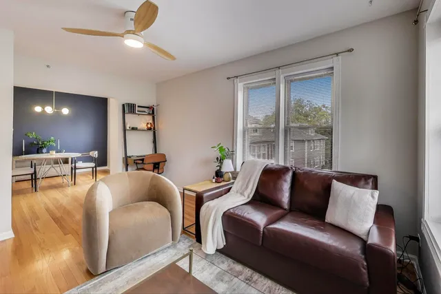 $1,930 | 600 North La Grange Road, Unit A2, La Grange Park, IL 60526