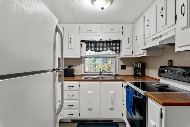 $229,900 | 126 Forest Pines Road, Madison, NH 03849