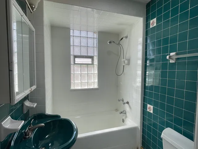 a view of entryway and kitchen