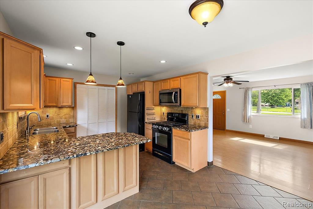 3500 Emmons Avenue Rochester Hills, MI 48307 - Photo 12 of 34