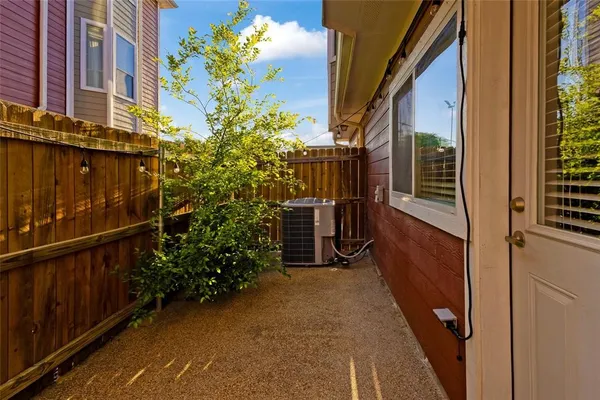 a view of a pathway along a building