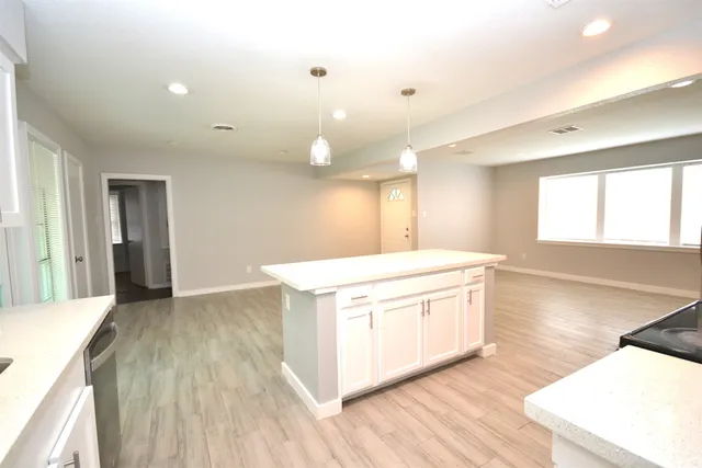 $1,900 | 7130 Leader Street, Houston, TX 77074