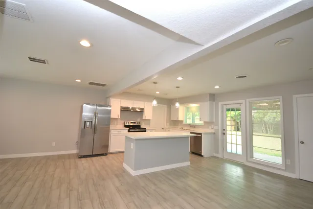 $1,900 | 7130 Leader Street, Houston, TX 77074