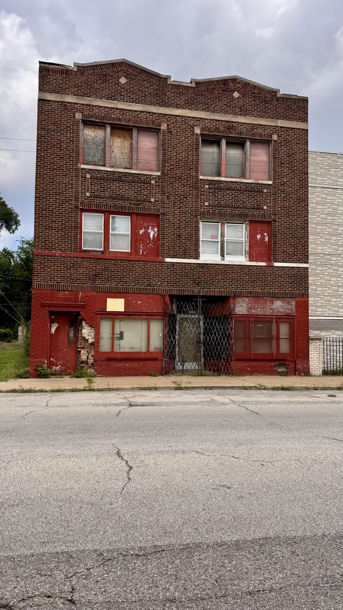 710 West 11th Avenue Gary, IN 46402 - Photo 1 of 1 1125x2000