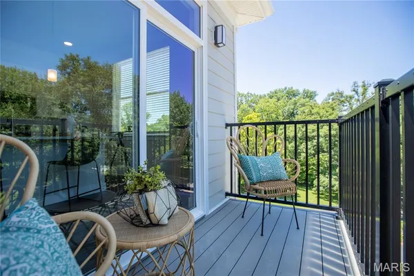 $1,999 | 226 East Lockwood Avenue, Unit 205, St. Louis, MO 63119