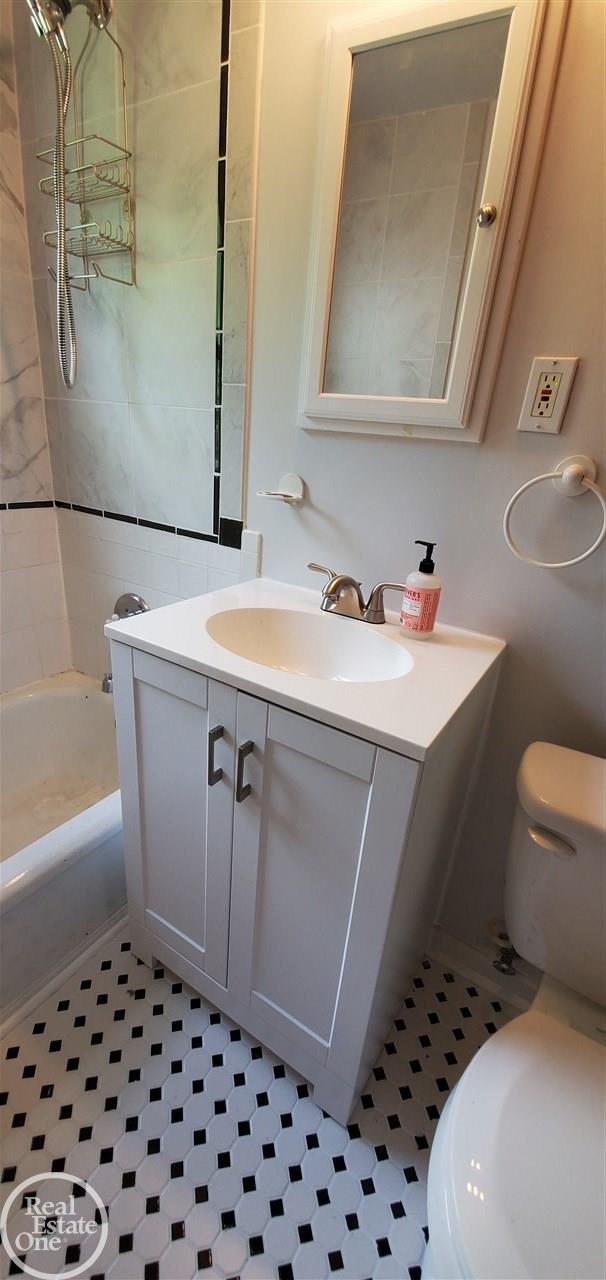 515 Stratford Road Ferndale, MI 48220 - Photo 12 of 22 New vanity