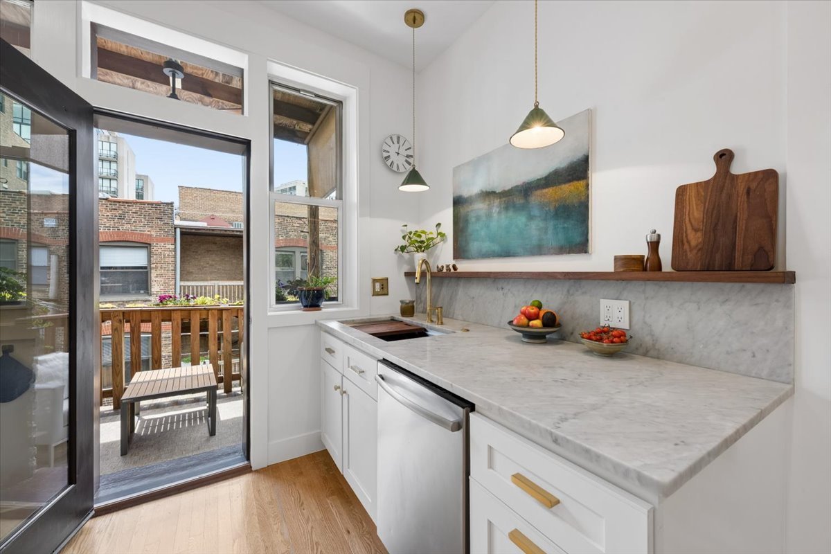 521 West Surf Street, Unit 3 Chicago, IL 60657 - Photo 15 of 20