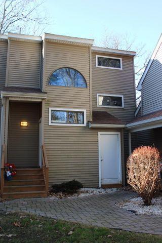 3318 Windermere Drive Bushkill, PA 18324 - Photo 3 of 35 a front view of a house