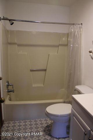 3318 Windermere Drive Bushkill, PA 18324 - Photo 33 of 35 a bathroom with a toilet and a shower
