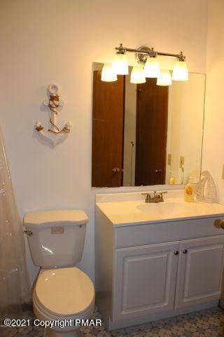 3318 Windermere Drive Bushkill, PA 18324 - Photo 34 of 35 a bathroom with a toilet a sink and a mirror