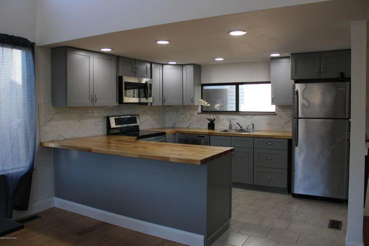 3318 Windermere Drive Bushkill, PA 18324 - Photo 5 of 35 a kitchen with stainless steel appliances granite countertop a sink refrigerator and microwave