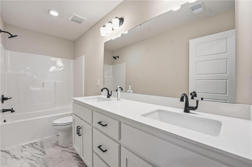 18257 West 166th Street Olathe, KS 66062 - Photo 12 of 26