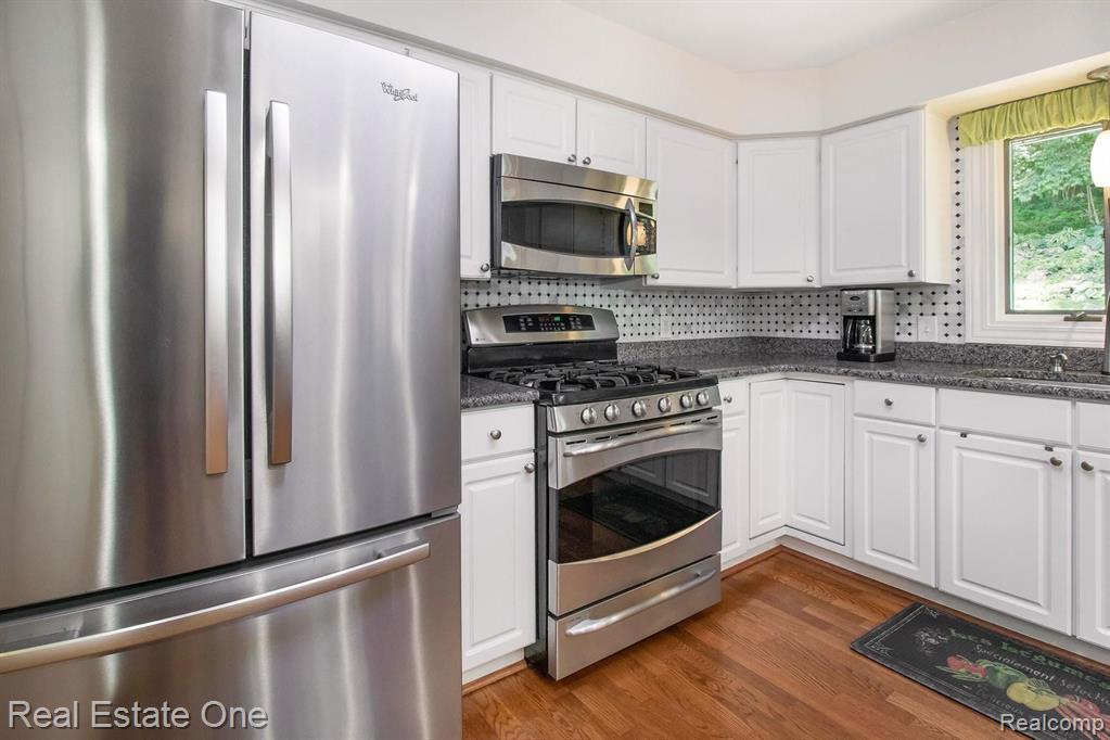 213 Charles Road Rochester, MI 48307 - Photo 7 of 35
