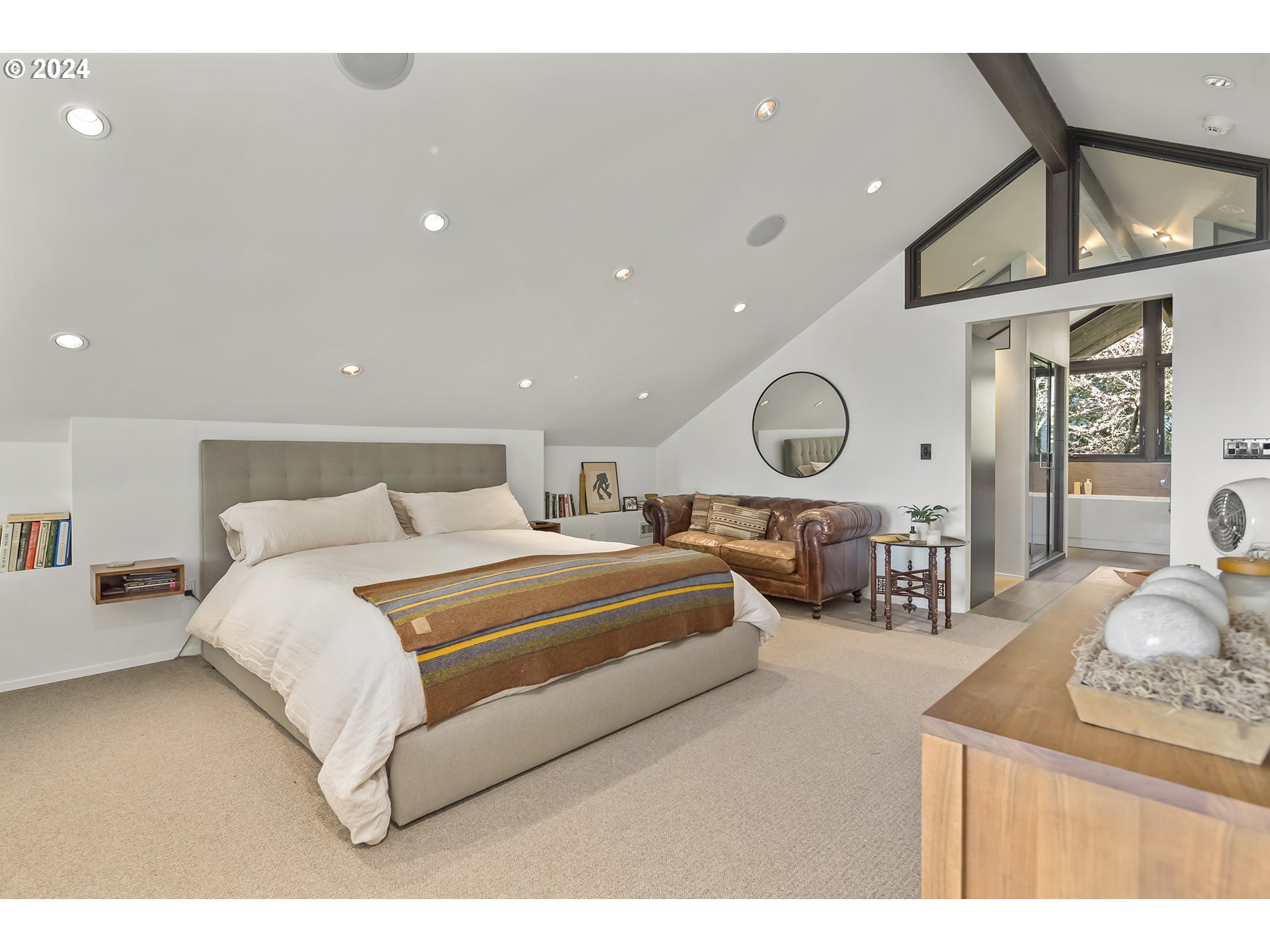 1870 South Palatine Hill Road Portland, OR 97219 - Photo 19 of 40 Bedroom, Owner's Suite