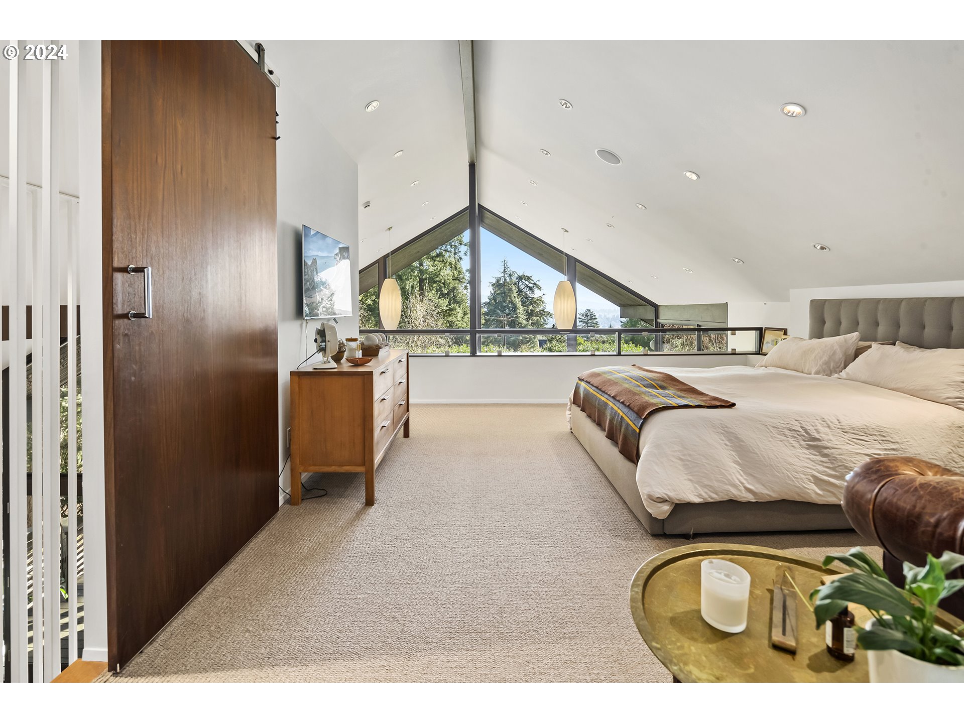 1870 South Palatine Hill Road Portland, OR 97219 - Photo 21 of 40 Bedroom, Owner's Suite