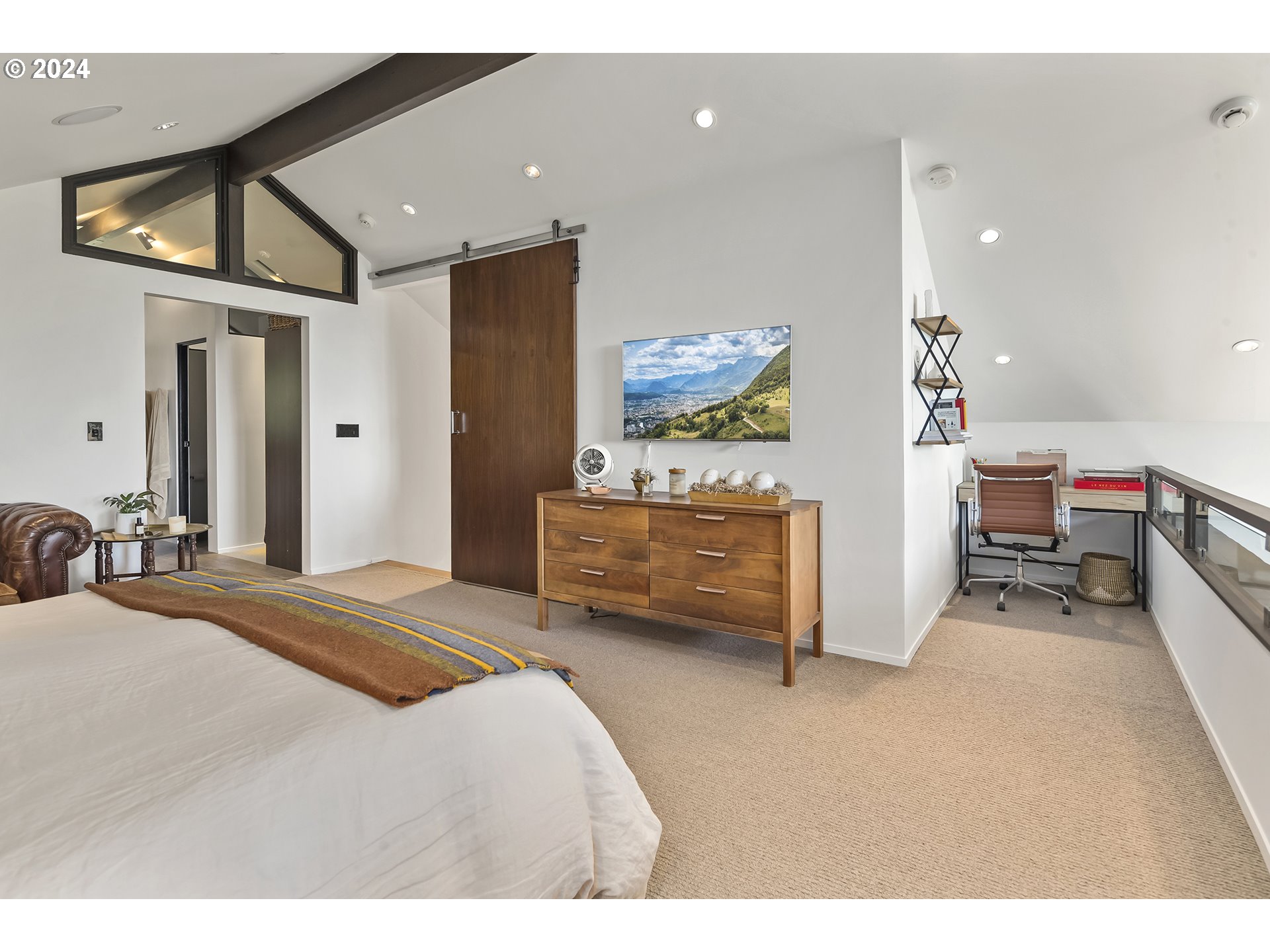 1870 South Palatine Hill Road Portland, OR 97219 - Photo 22 of 40 Bedroom, Owner's Suite