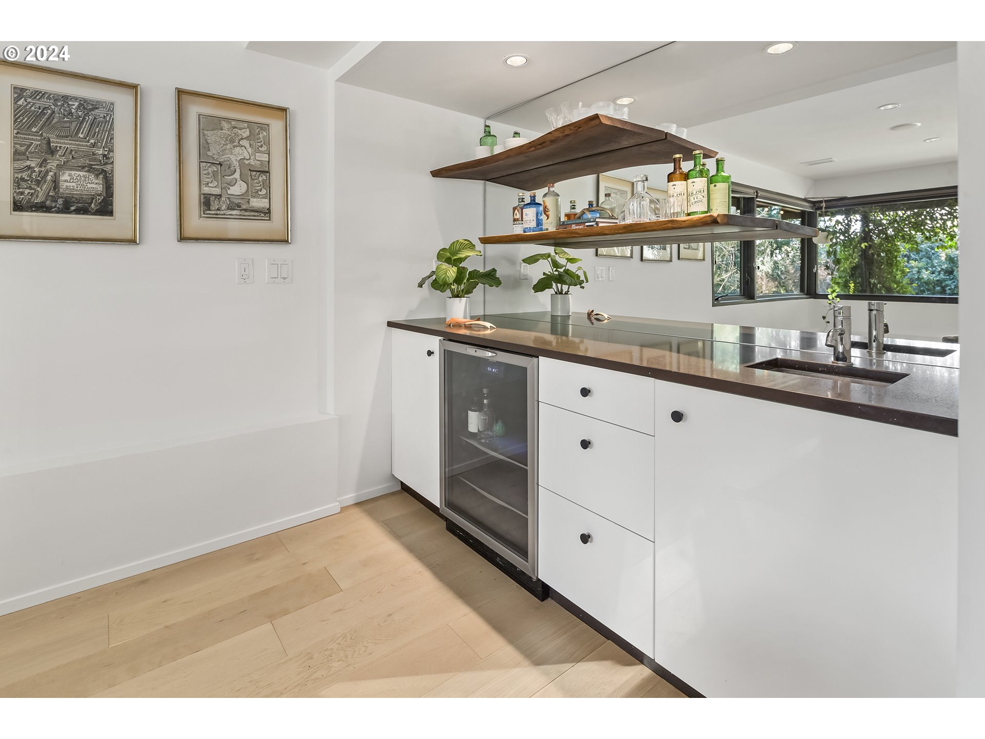 1870 South Palatine Hill Road Portland, OR 97219 - Photo 27 of 40 Wet Bar