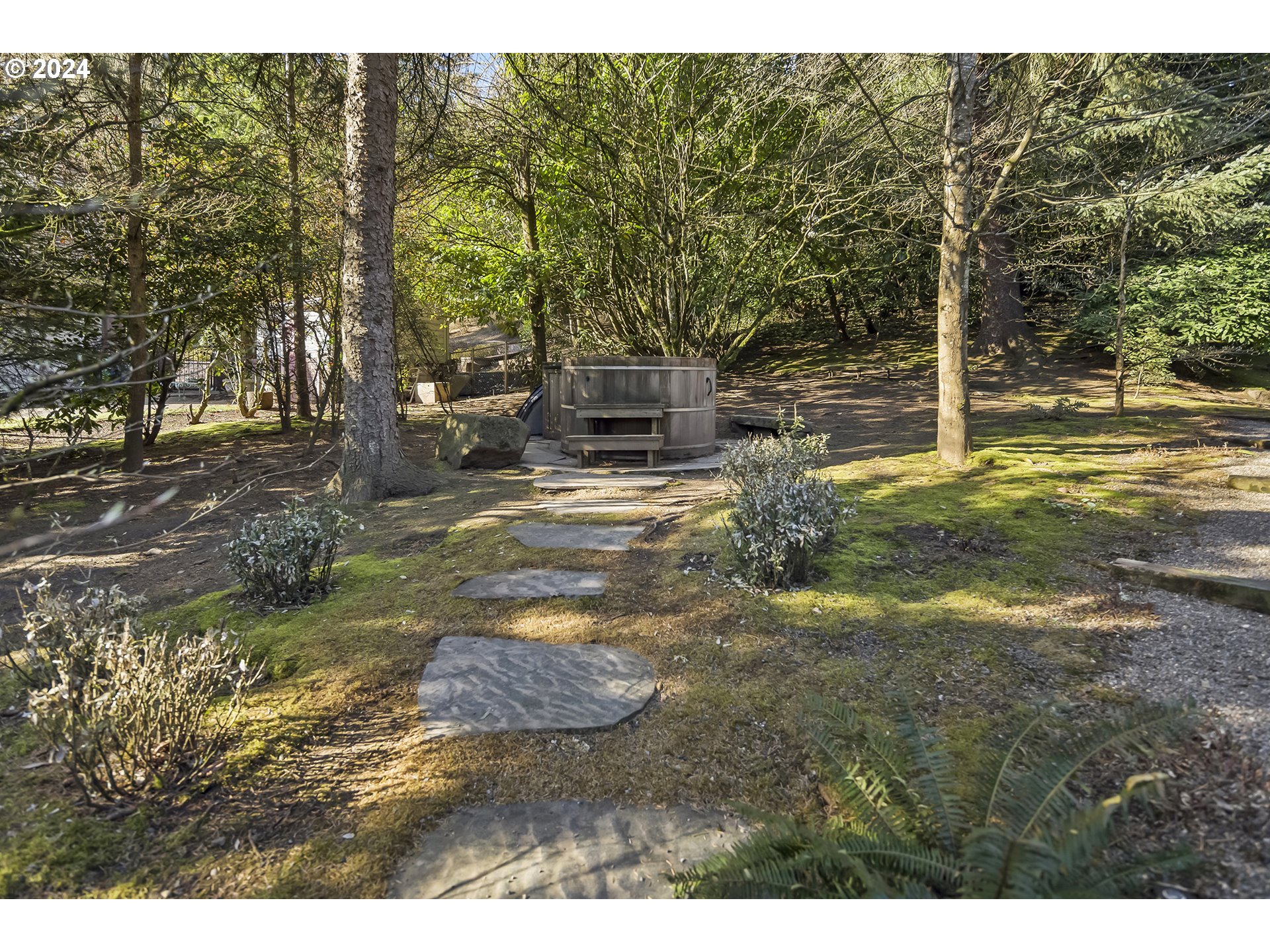 1870 South Palatine Hill Road Portland, OR 97219 - Photo 35 of 40 Hot Tub