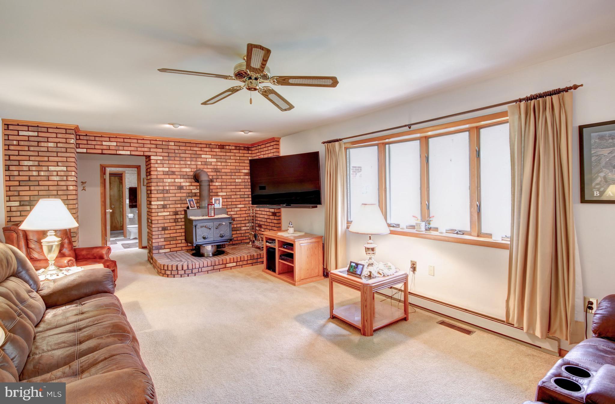 5302 Wendy Road Sykesville, MD 21784 - Photo 7 of 30 Living Room