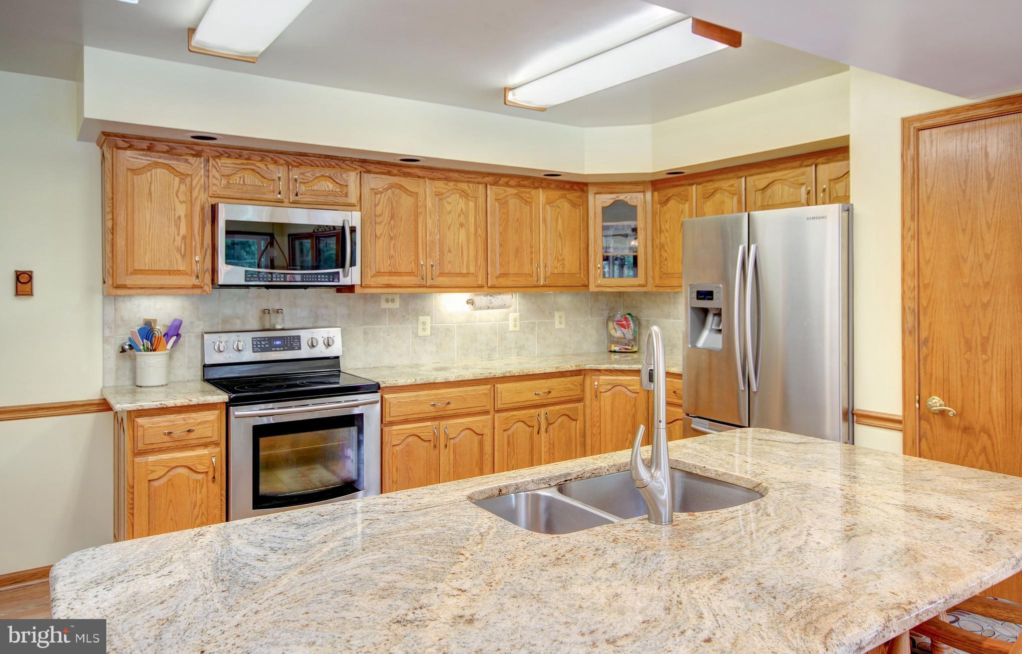 5302 Wendy Road Sykesville, MD 21784 - Photo 8 of 30 Granite Island, stainless appliances