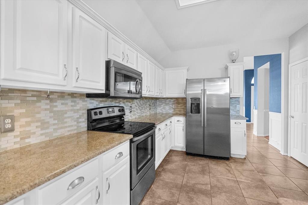 4425 Forsyth Lane Grand Prairie, TX 75052 - Photo 4 of 20