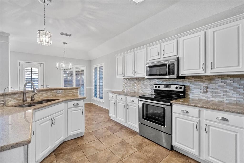 4425 Forsyth Lane Grand Prairie, TX 75052 - Photo 5 of 20