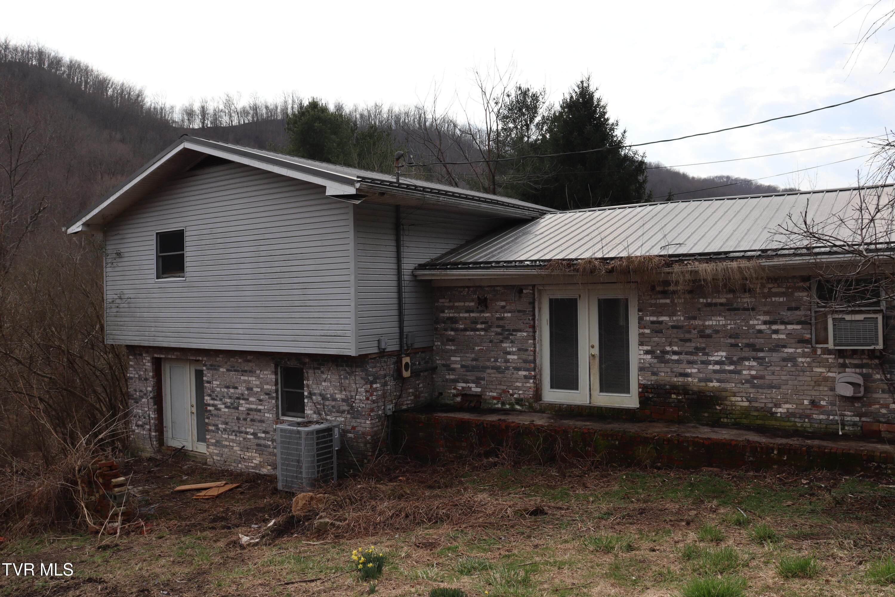324 Ocoonita Road Jonesville, VA 24263 - Photo 5 of 41 IMG_0690