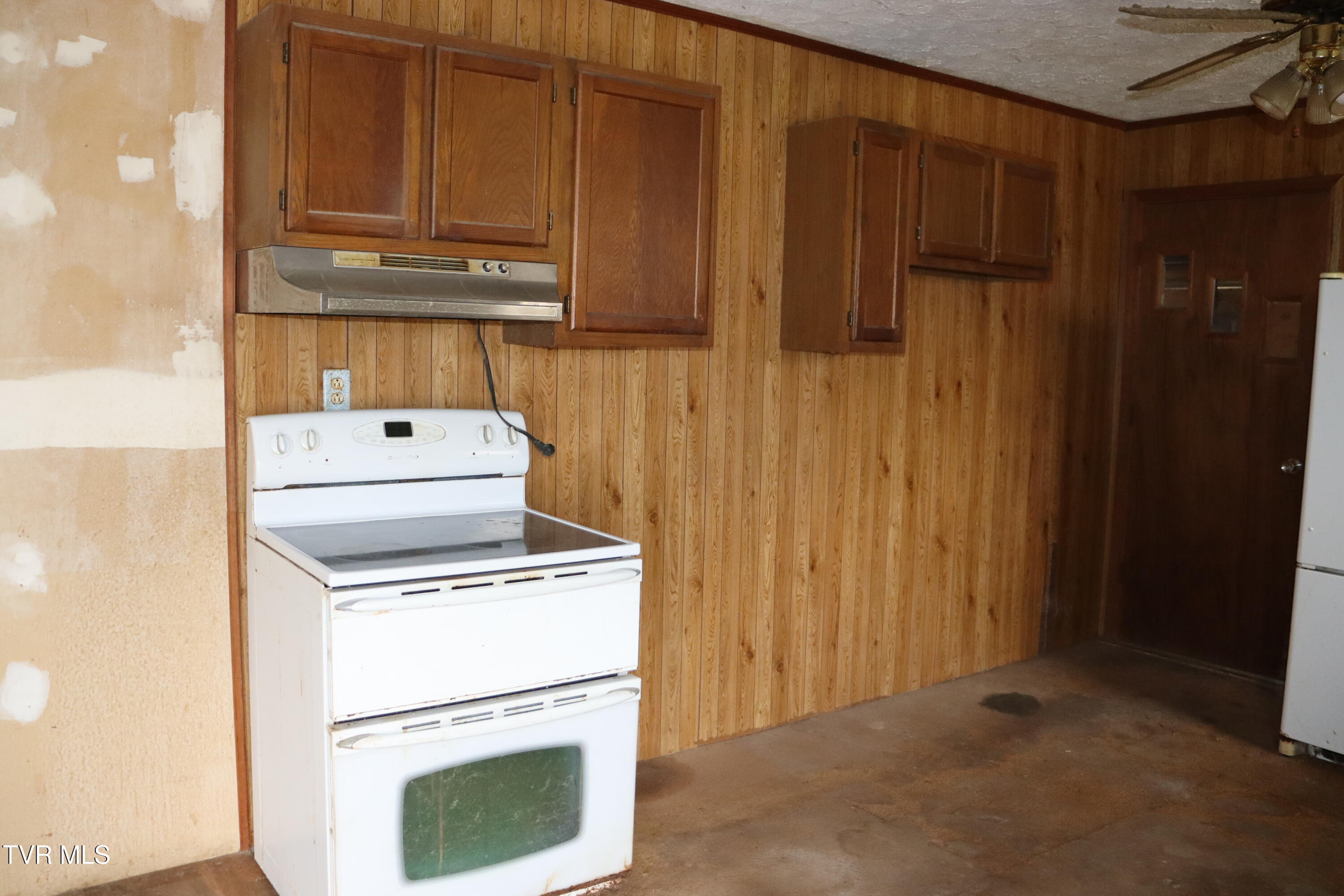 324 Ocoonita Road Jonesville, VA 24263 - Photo 8 of 41 IMG_0694