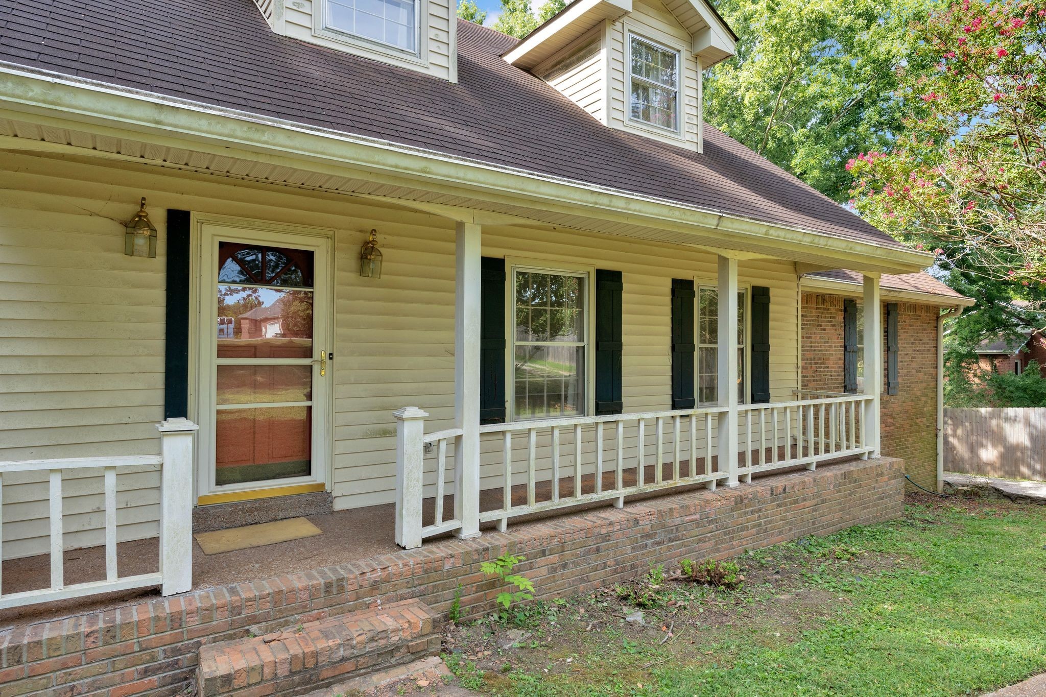 3406 Old Franklin Road Antioch, TN 37013 - Photo 4 of 50 a front view of a house with a garden