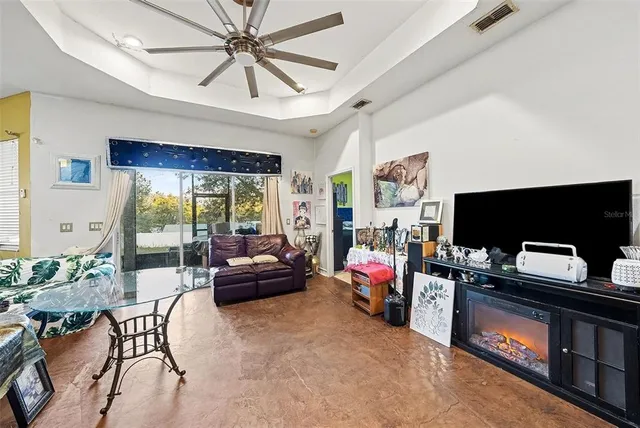 $300,000 | 37110 Highland Bluff Circle, Dade City, FL 33523