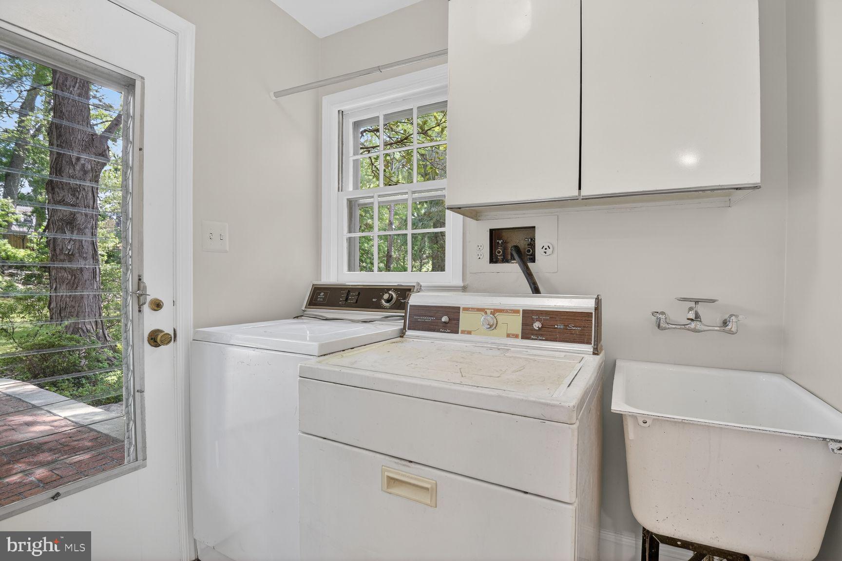 312 Kimblewick Drive Silver Spring, MD 20904 - Photo 25 of 61 Laundry room off the kitchen