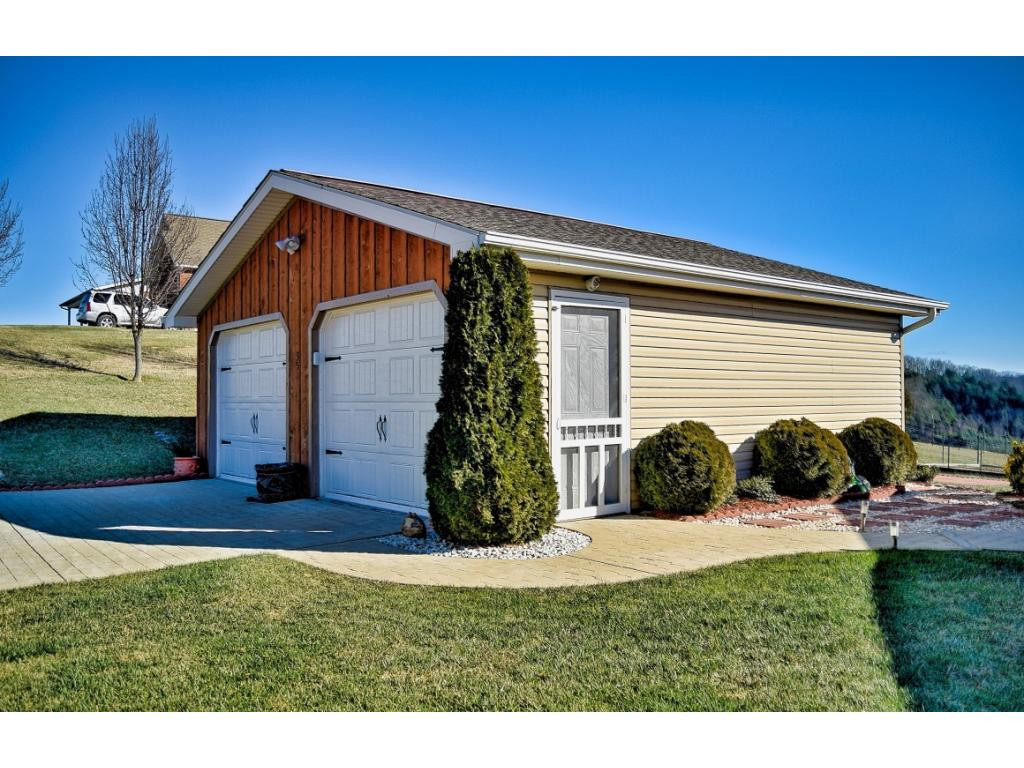 351 West Side Road Jonesborough, TN 37659 - Photo 4 of 31 Garage