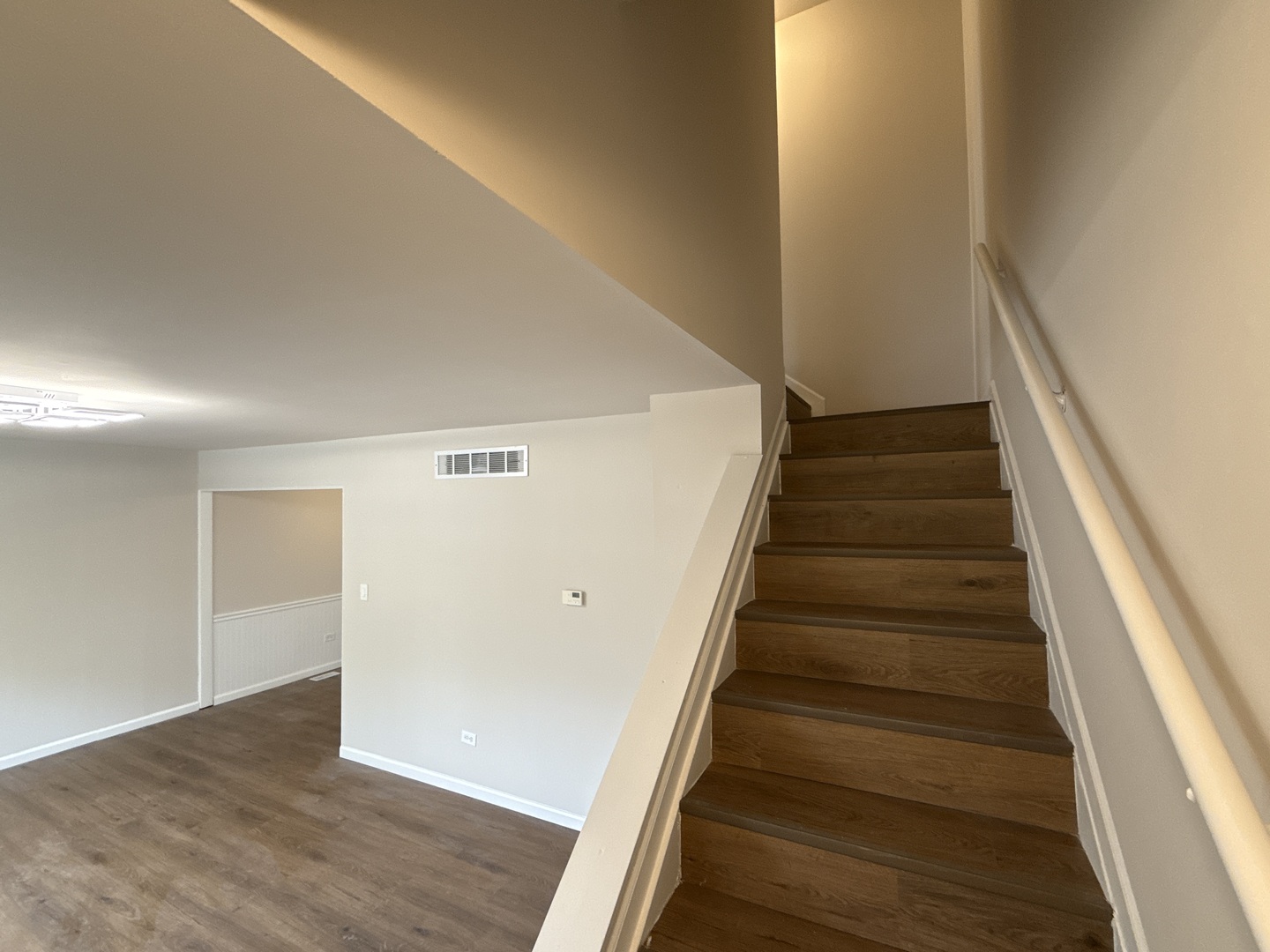 901 Gael Drive, Unit B Joliet, IL 60435 - Photo 12 of 17 a view of entryway