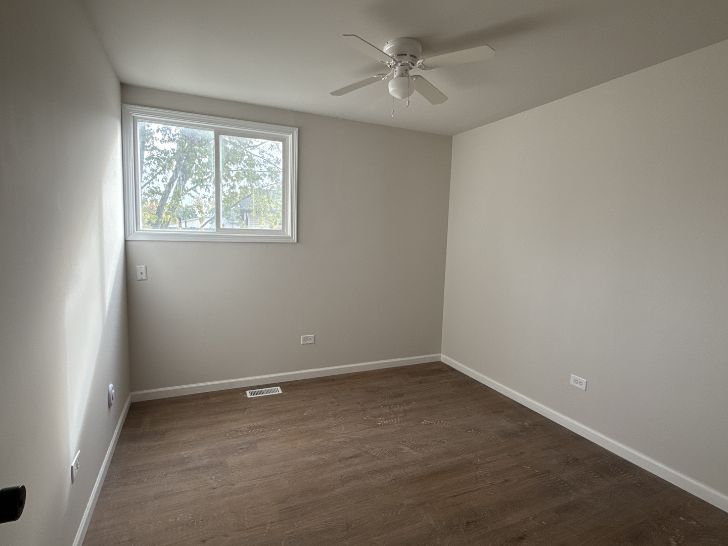 901 Gael Drive, Unit B Joliet, IL 60435 - Photo 16 of 17 an empty room with a window