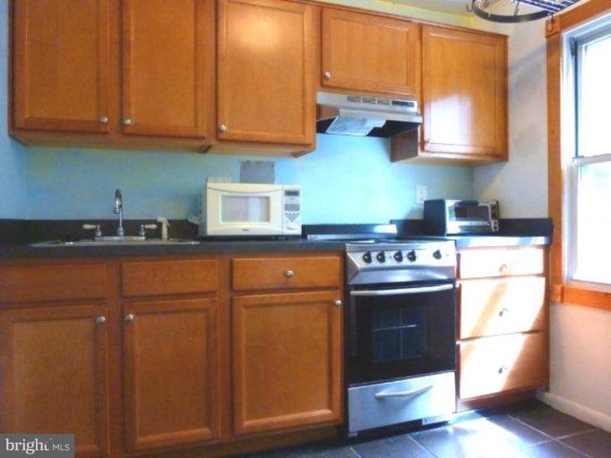 3 Research Road, Unit G Greenbelt, MD 20770 - Photo 6 of 7 Kitchen #2