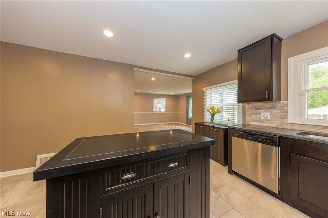 1241 Sunset Road Mayfield Heights, OH 44124 - Photo 11 of 44 Gallery Image 11