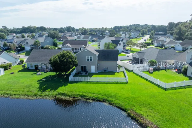 $395,000 | 18 Hollowtail Drive, Bluffton, SC 29910