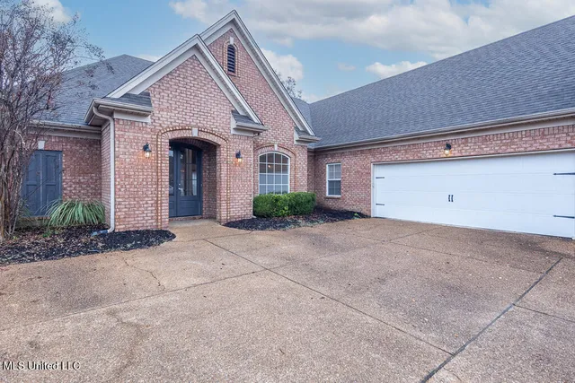 $2,495 | 2864 Summer Oaks Place, Southaven, MS 38672