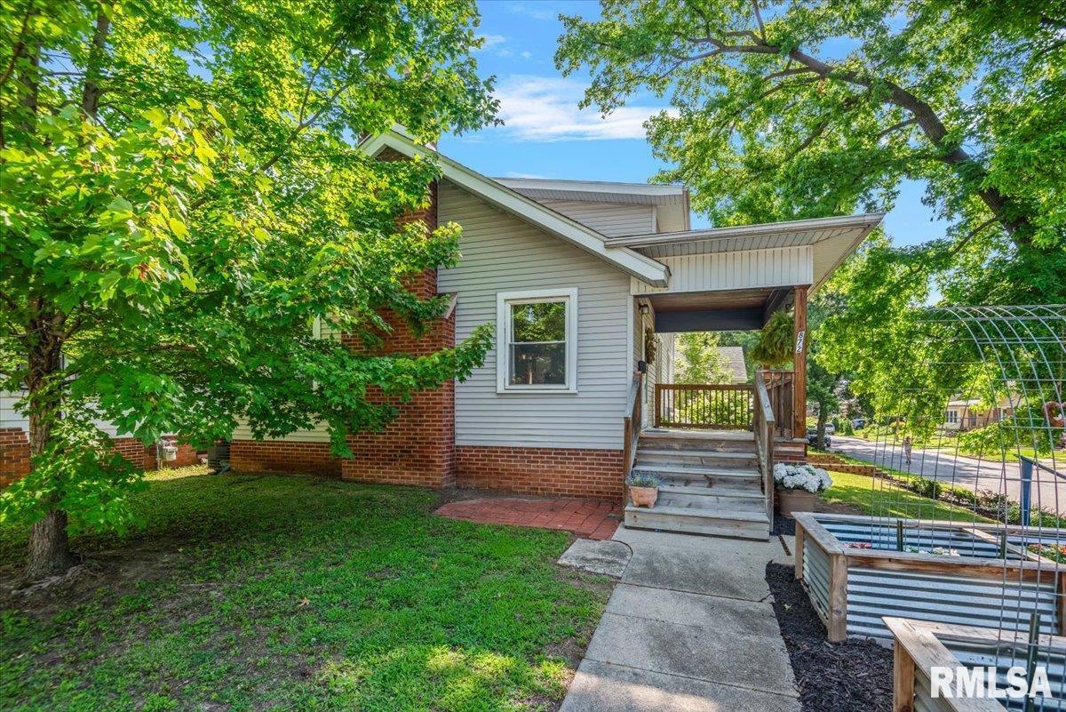 872 South MacArthur Boulevard Springfield, IL 62704 - Photo 2 of 37