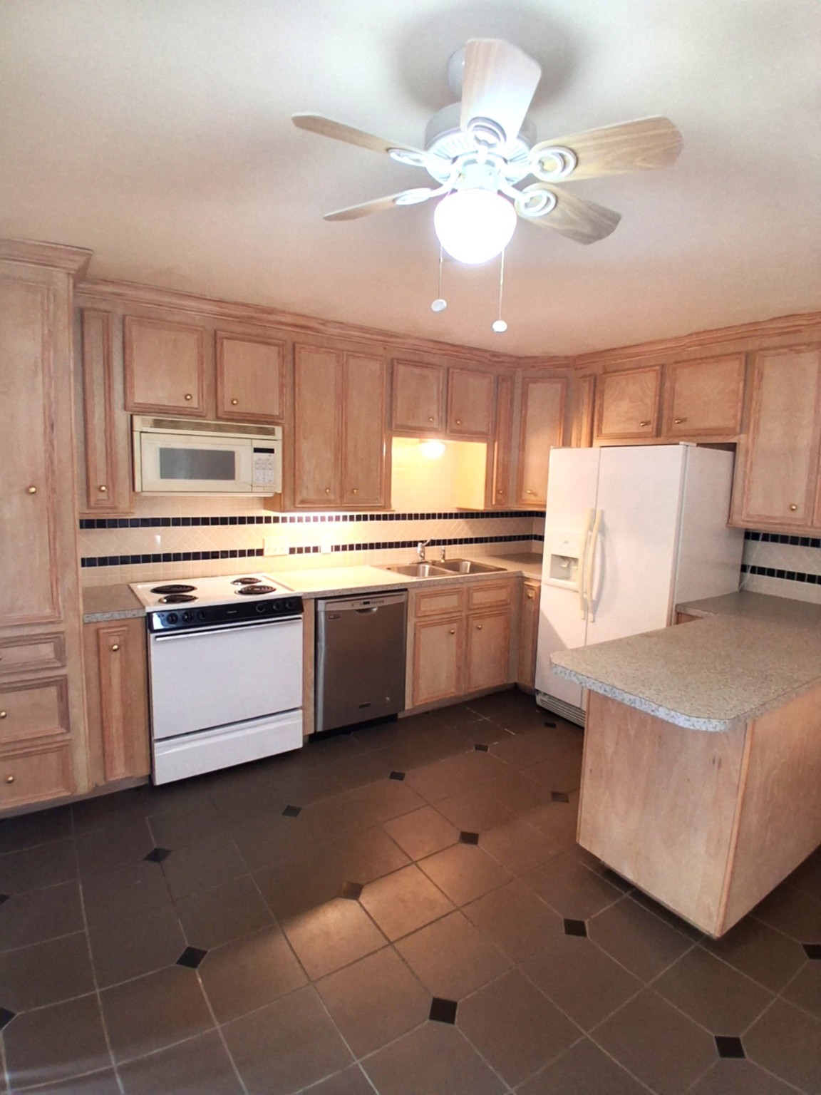 7205 Beechnut Street, Unit A Houston, TX 77074 - Photo 3 of 10